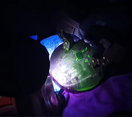 荧光磁粉探伤和普通磁粉探伤相比，有什么区别?